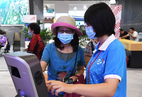 服貿會上的志愿者 信息咨詢的堅實后盾